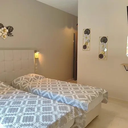 Marinos Seaside & Aparts 波罗斯