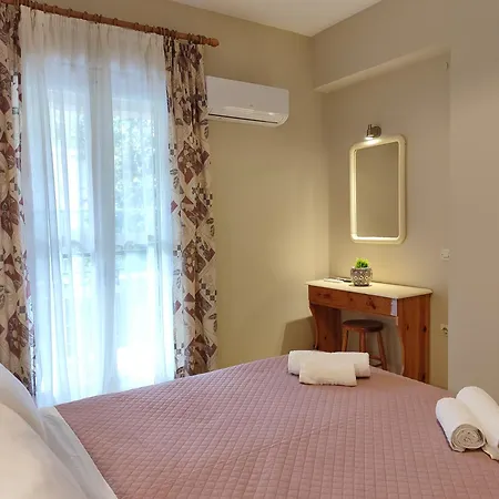 Marinos Seaside Apartment *